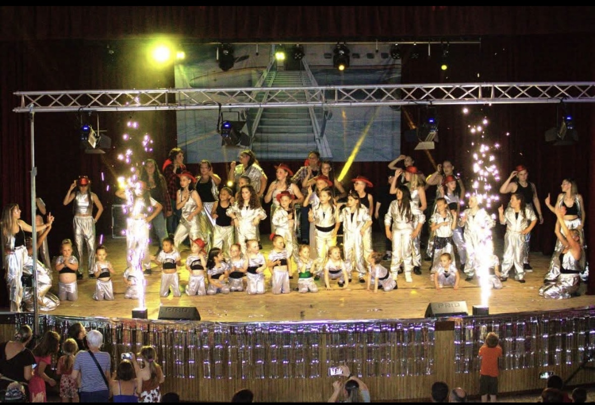 Spectacle annuel au salon de Monceau sur Sambre le 28 juin 2025.